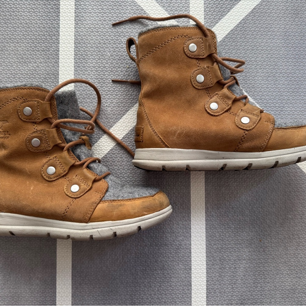 Sorel Tan and Gray Boots